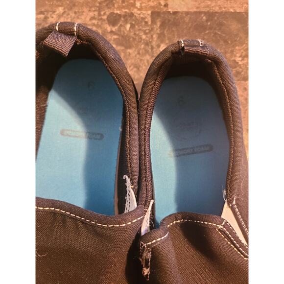 Wonder nation size 6 boys black slip on canvas style shoes - Picture 6 of 7